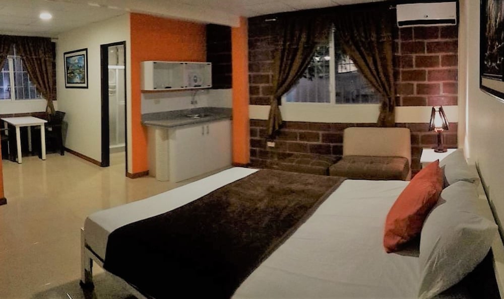 Honeymoon Suite, 1 Queen Bed photo 2