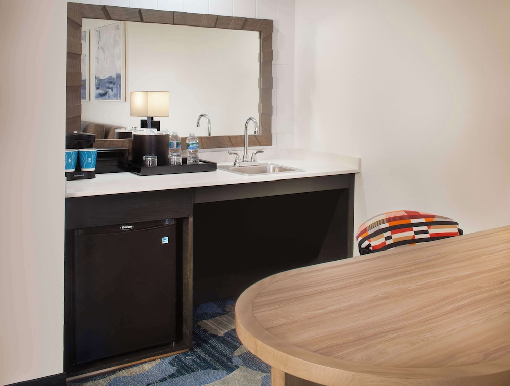 Suite, 2 Double Beds, Accessible (Hearing) - Photo 9