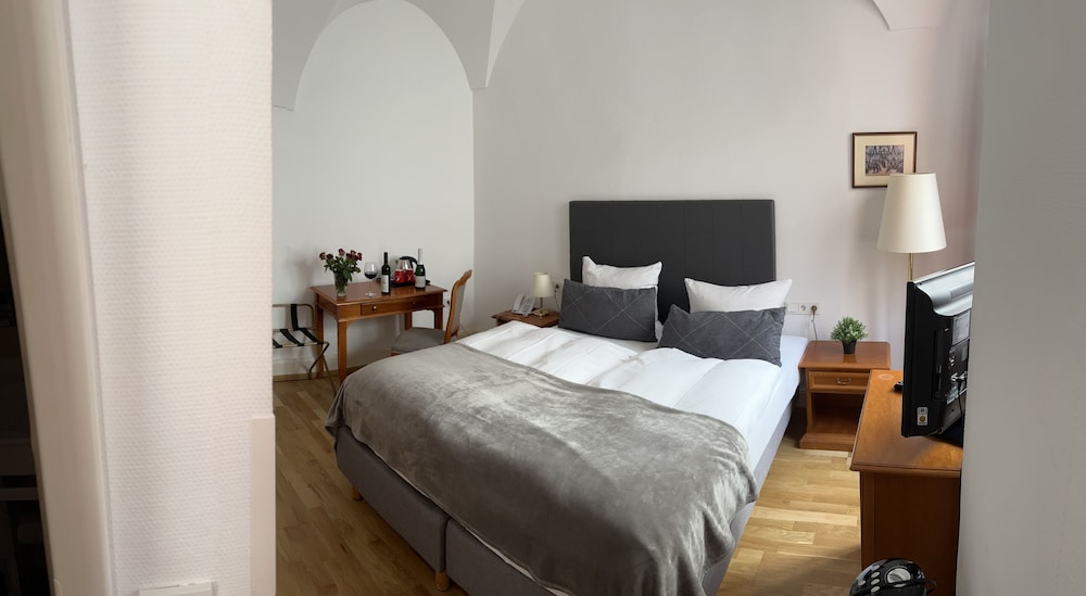Basic Double Room photo 3
