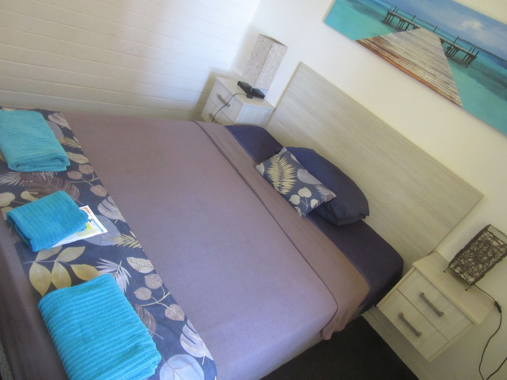 Standard Room, 1 Queen Bed photo 2