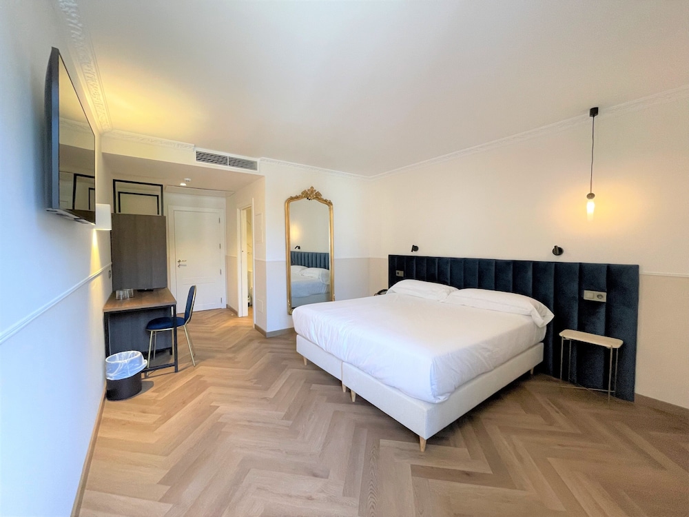 Junior Double Room