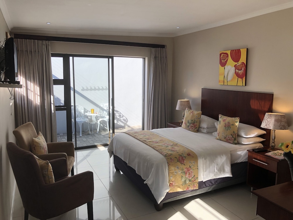Luxury Room - Photo 13