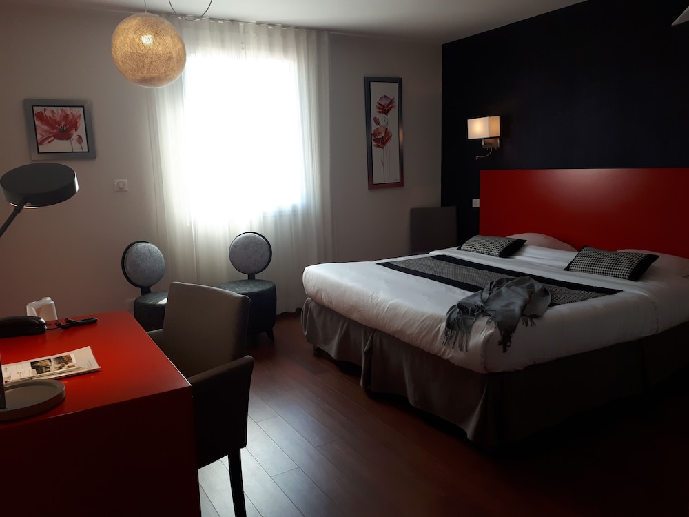 Superior Double or Twin Room, Accessible - Photo 2