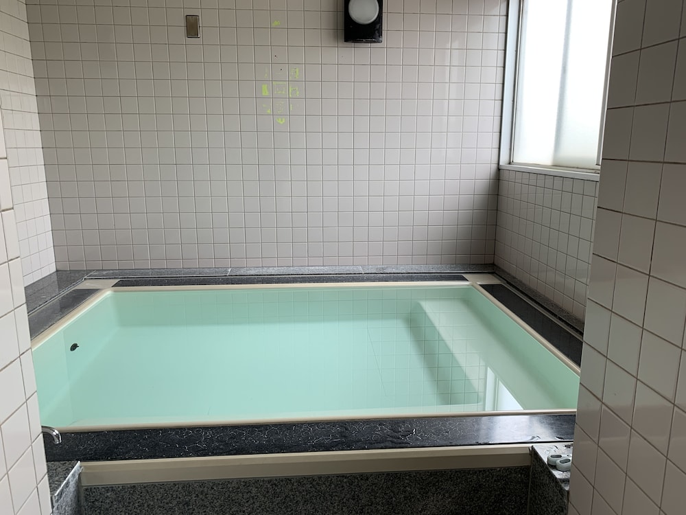 Japanese Style Large Group Room With Shared Bathroom, Up To 15 People photo 3