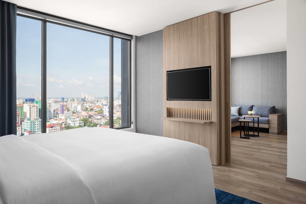 Executive Suite, 1 King Bed with Sofa bed photo 2