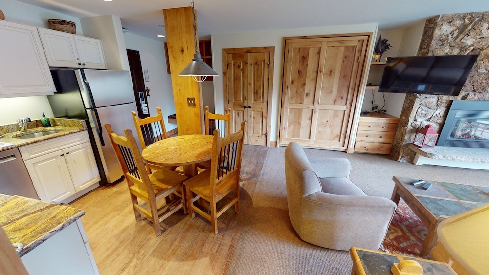 Platinum One Bedroom Condominium (Non Smoking) - Photo 3