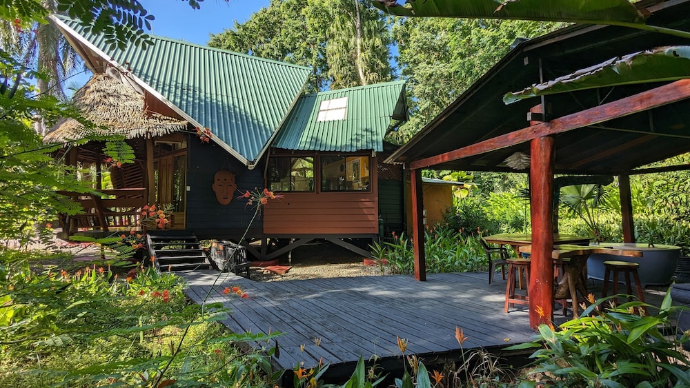 Comfort Cottage, 2 Bedrooms, Hot Tub, Garden View photo 3