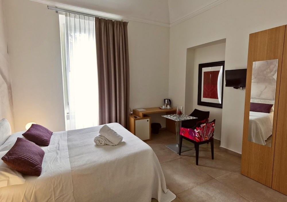 Superior Room, 1 Bedroom, Private Bathroom, City View photo 2