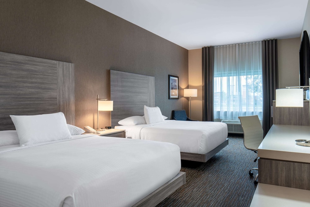 Standard Room, 2 Queen Beds, Non Smoking (Not Pet-Friendly) - Photo 2