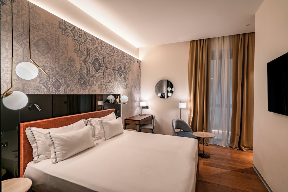 Premium Double Room Single Use - Photo 2