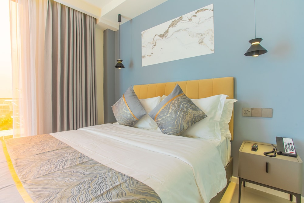 Deluxe Double Room, Balcony, City View photo 2
