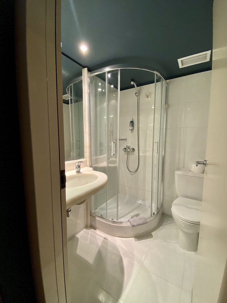 Standard Triple Room - Photo 4