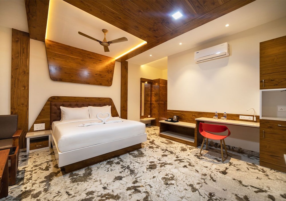 Classic Suite, 1 Queen Bed, Non Smoking photo 1
