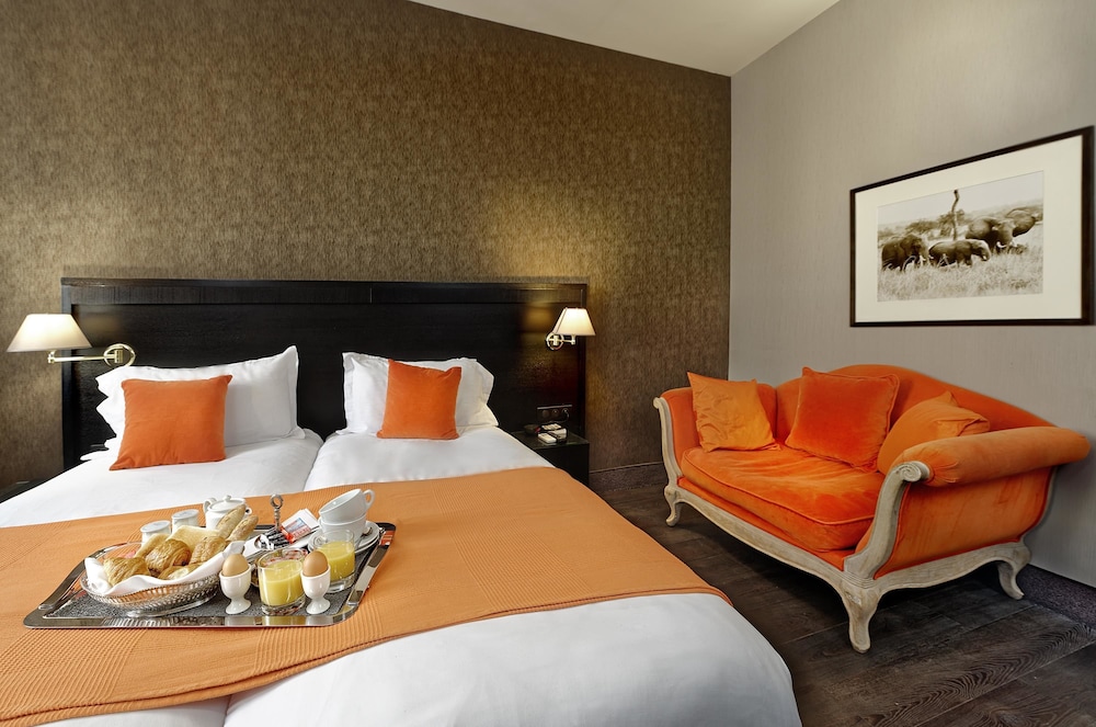 Family Suite, 1 King Bed, Non Smoking (with Sofabed) - Photo 4