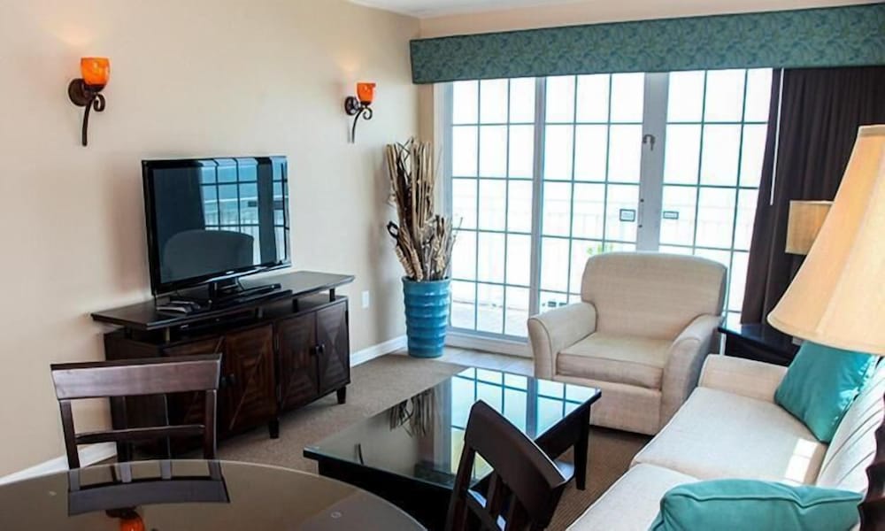 Apartment, 1 King Bed, Partial Ocean View - Photo 2