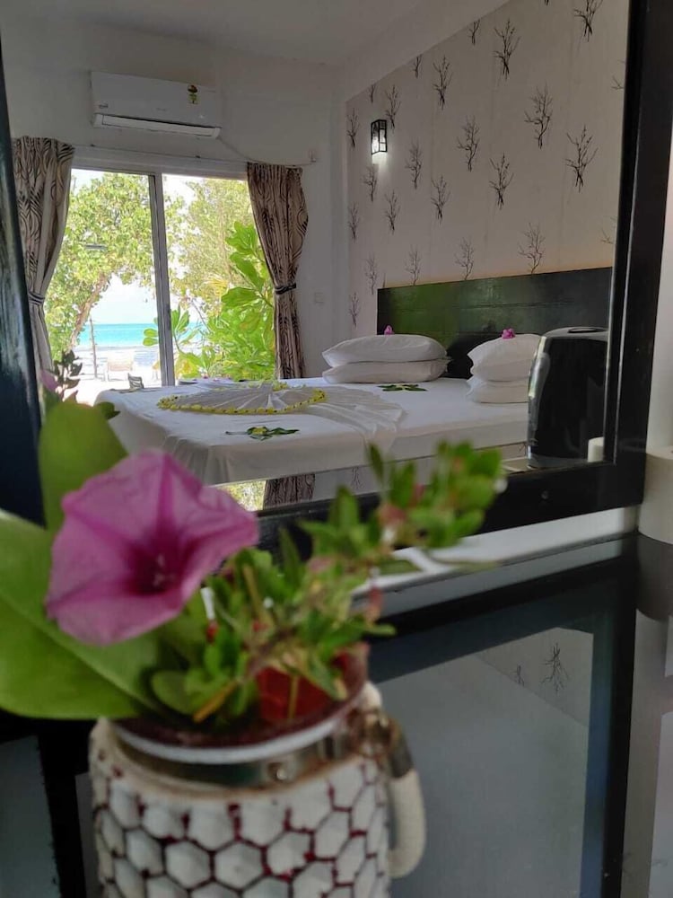 Superior Double Room, 1 King Bed, Private Bathroom, Beach View