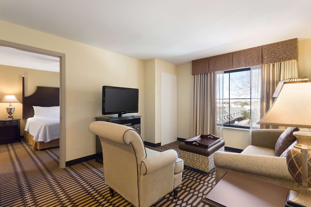 Suite, 1 King Bed, Accessible, Bathtub (Mobility & Hearing) - Photo 3