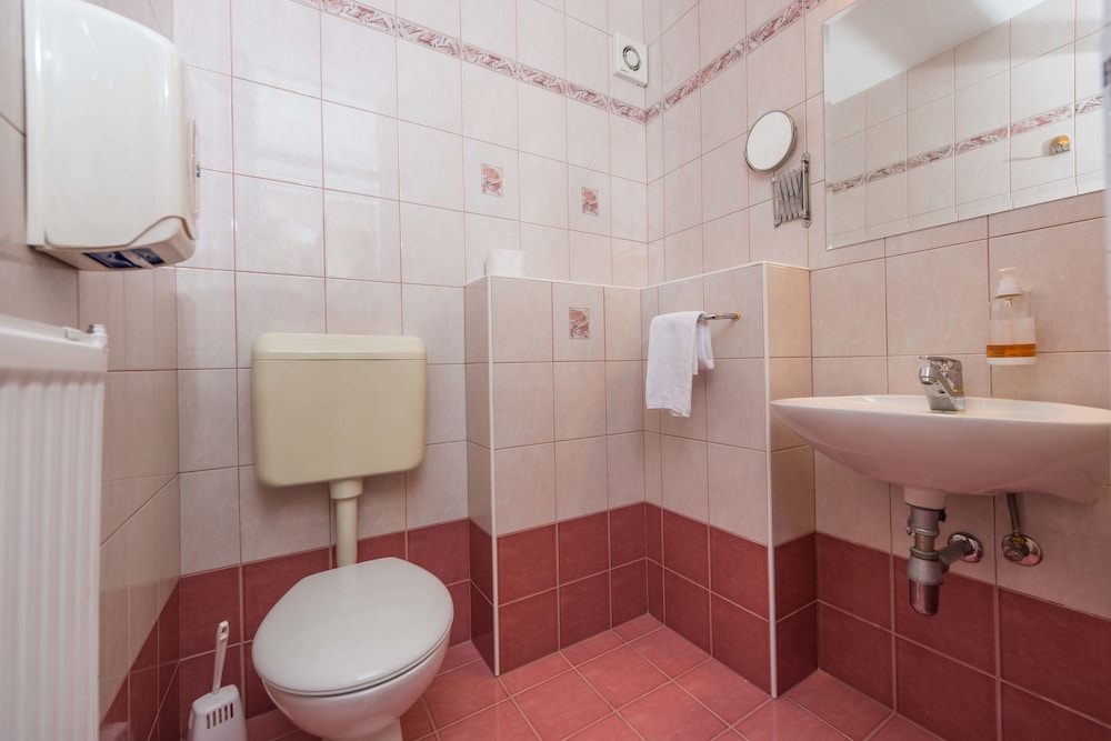 Standard Double or Twin Room - Photo 4