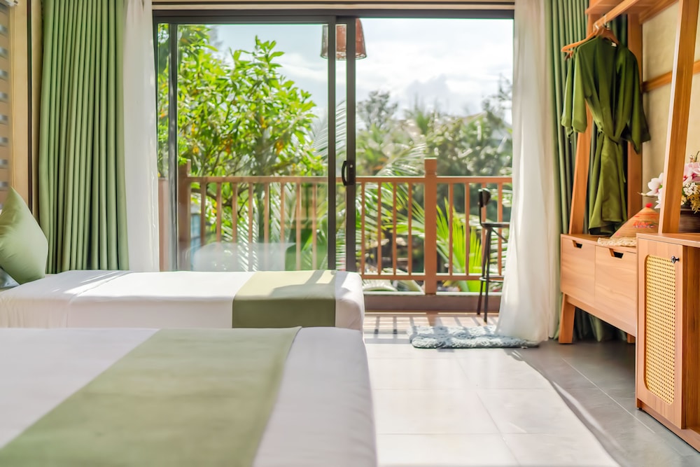 Deluxe Triple Room, Balcony, Garden View photo 1
