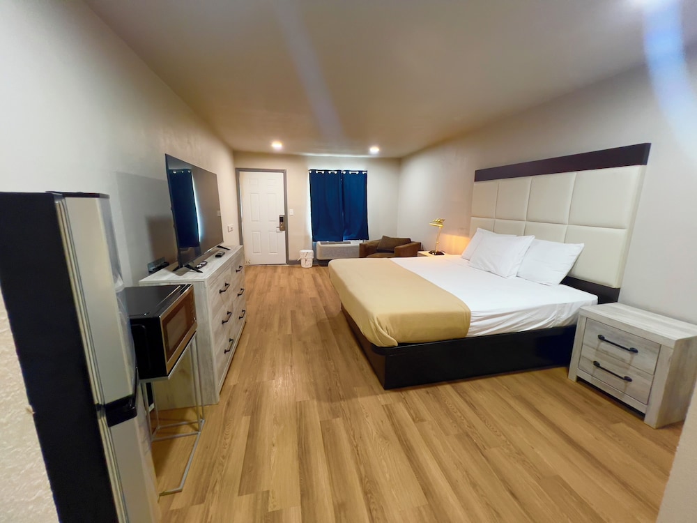 Executive Room, 1 King Bed, Non Smoking photo 3