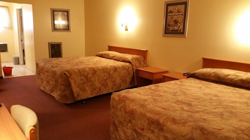 Double Room, 2 Queen Beds photo 3