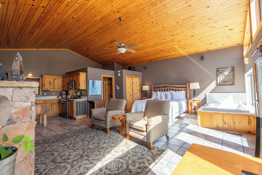 Bluff Cabin on Beaver Lake photo 3