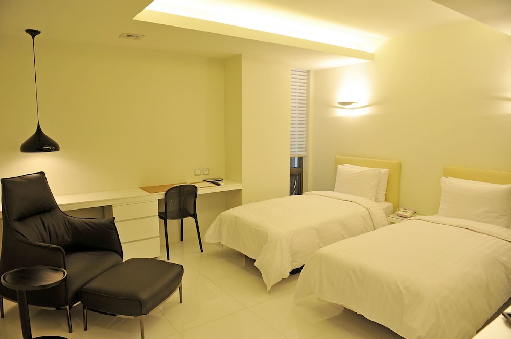 Superior Twin Room (check-in available until 11 pm) photo 2