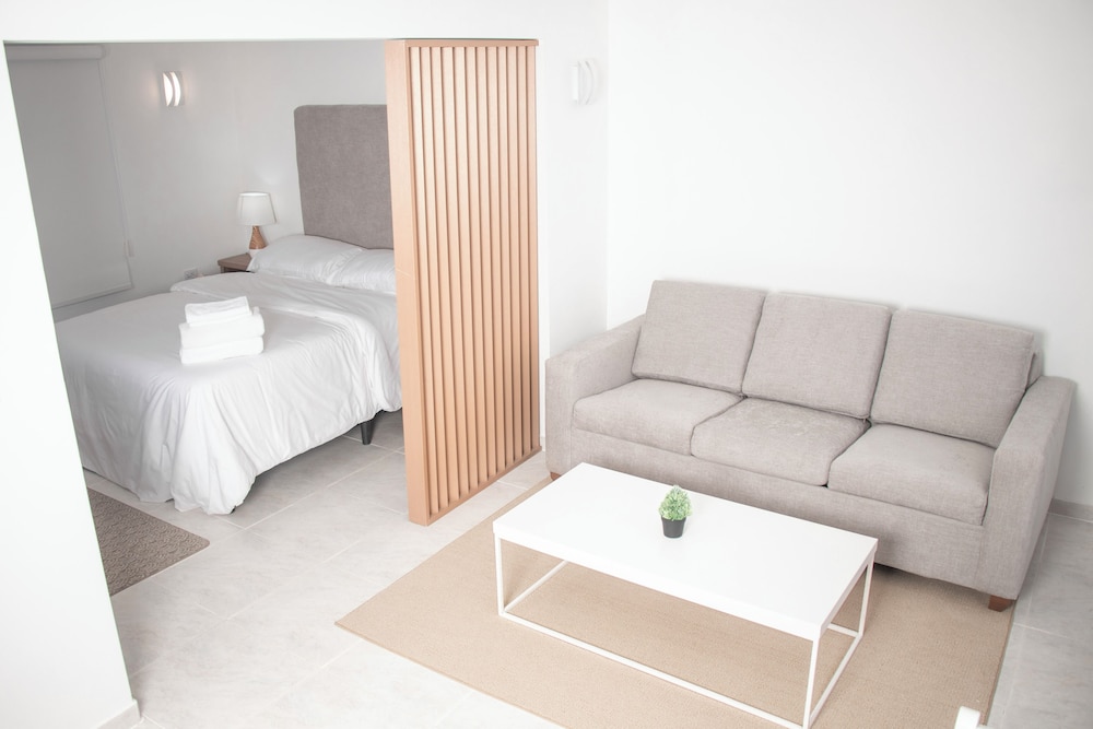 Comfort Studio Suite, 1 Bedroom, Kitchenette, Courtyard View APT 7 photo 2