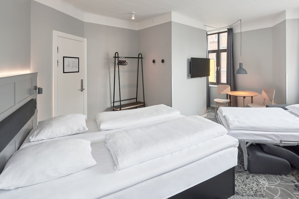 Standard Room, 1 King Bed with Sofa bed