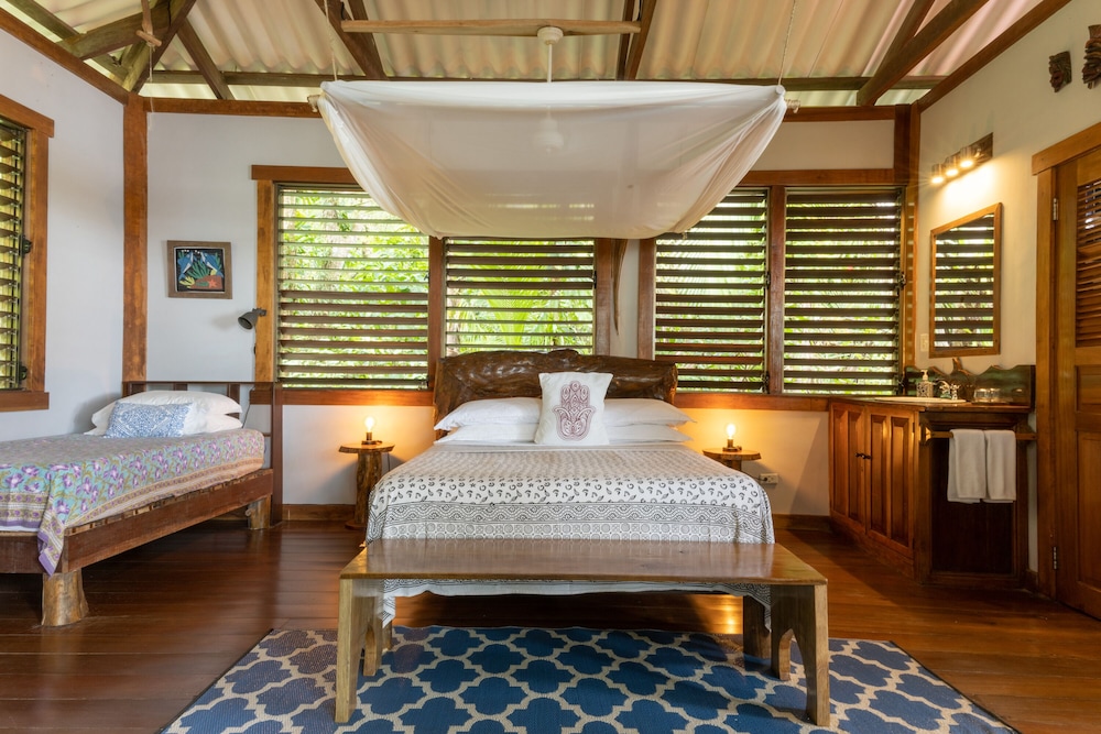 Premium Cabin photo 2
