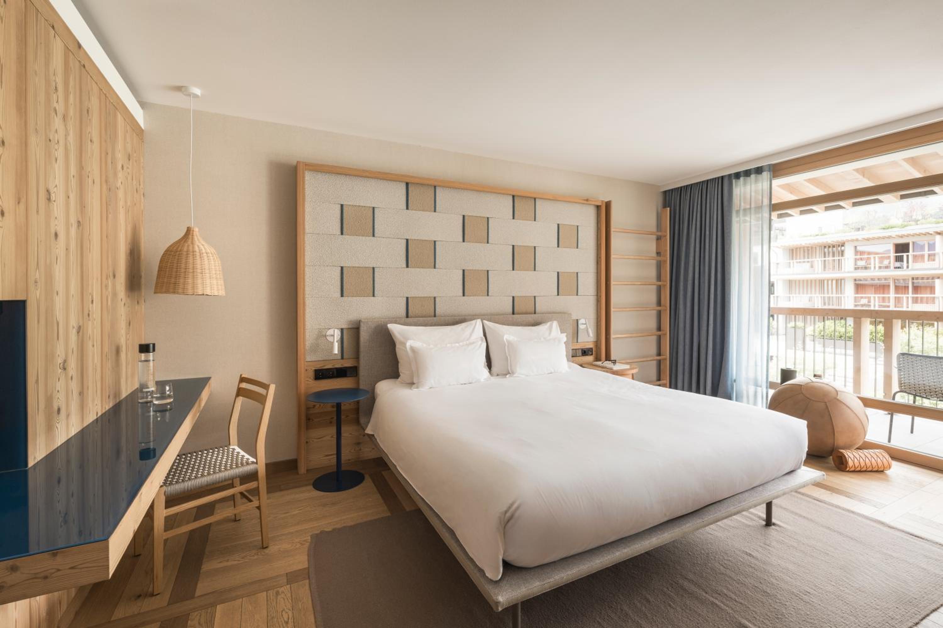 Grand Deluxe Double Room with Balcony - Photo 7