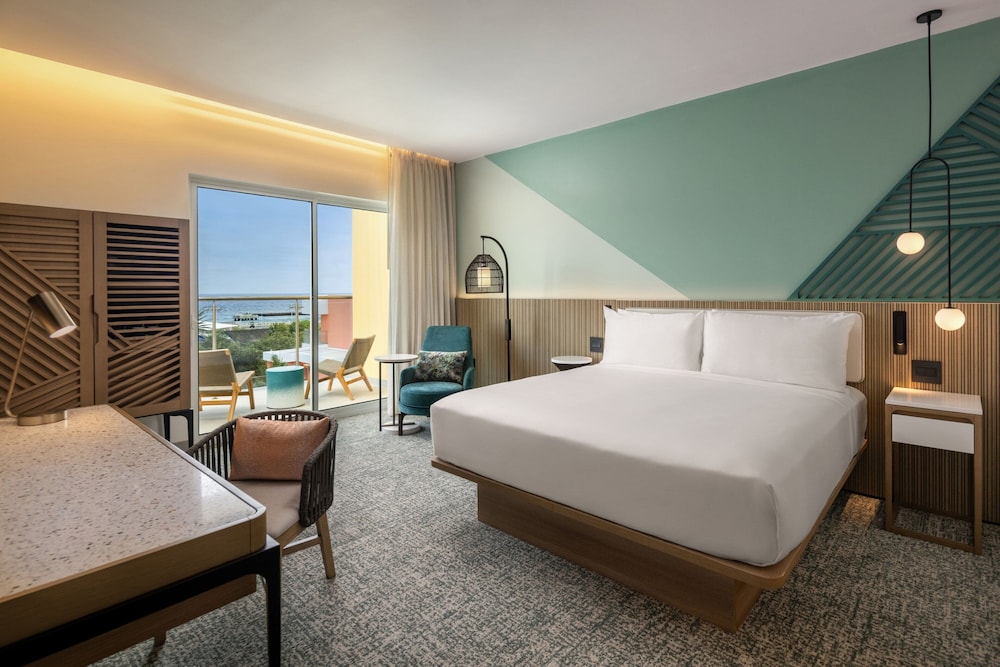 Premium Room, 1 King Bed with Sofa bed, Balcony, Ocean View - Photo 6