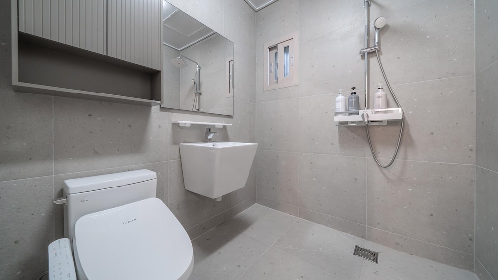 Basic Room, 1 Bedroom (A-02) - Photo 3