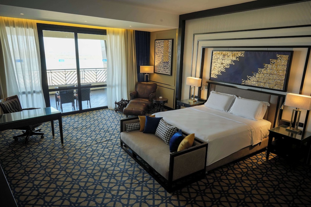 Presidential Suite, Club Lounge Access