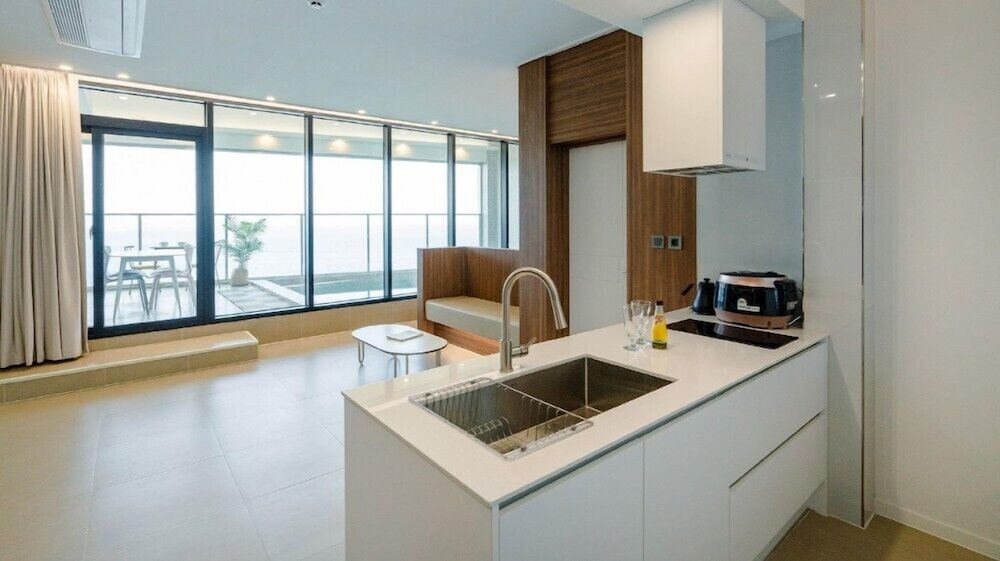 Room (B301) - Photo 2
