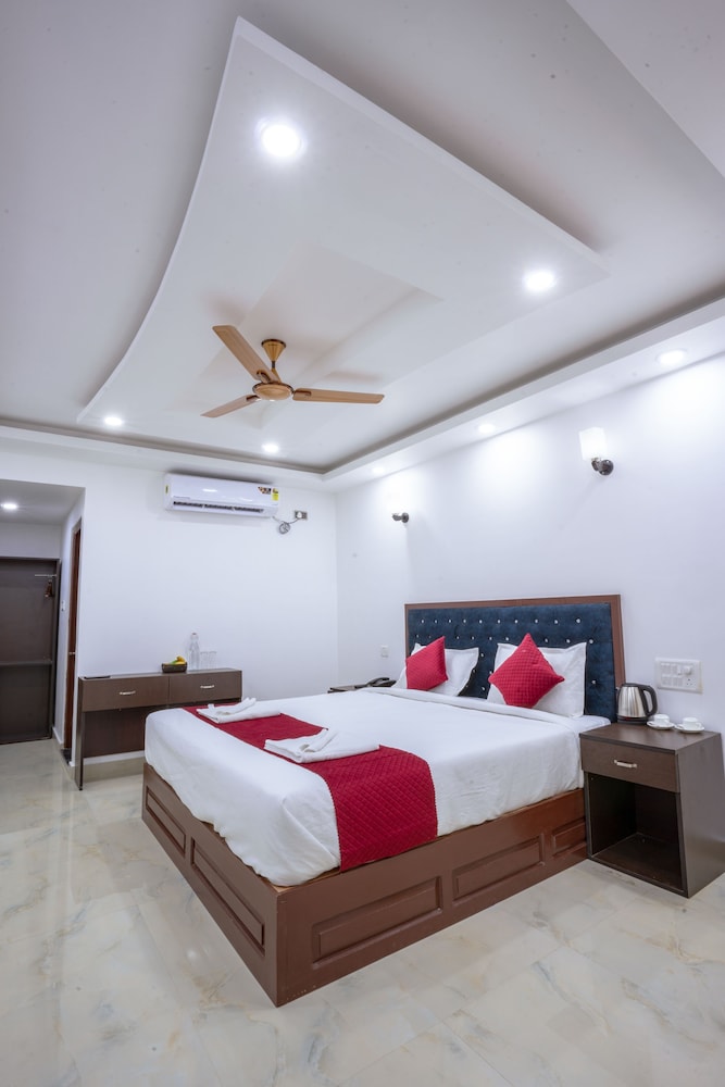 Grand Room - Photo 1