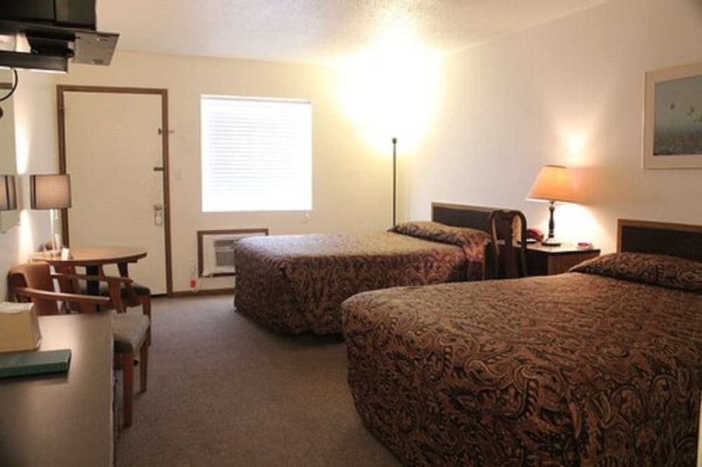 Deluxe Room, 2 Queen Beds, Non Smoking, Refrigerator & Microwave (Adults Only) photo 1