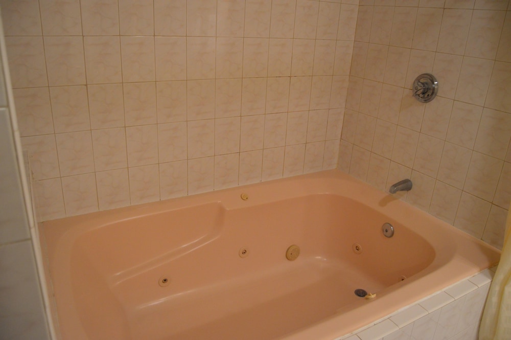Room, 2 Queen Beds (Spa Tub and kitchenette) - Photo 4