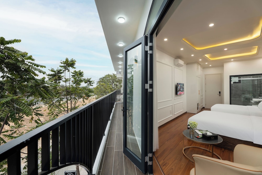 Family Quadruple Room, Balcony, City View