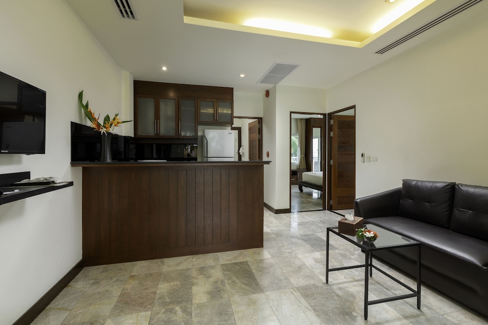 Two Bedroom Junior Suite - Photo 13