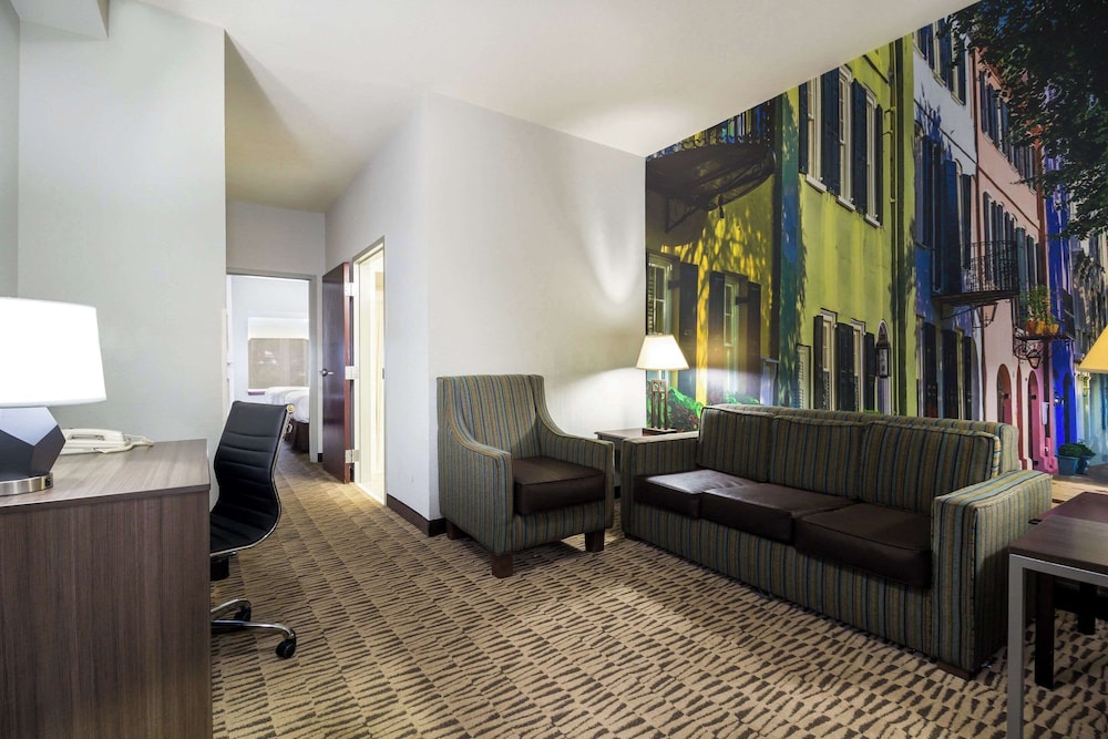 Suite, Multiple Beds, Accessible, Non Smoking - Photo 1