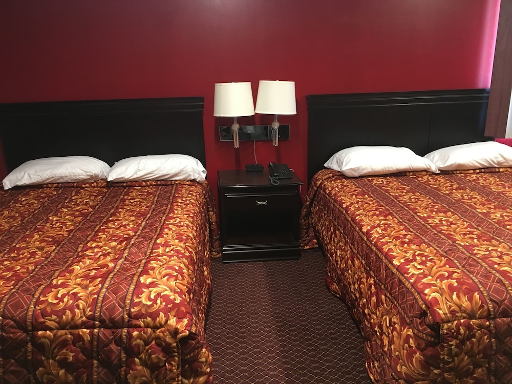 Room, 2 Queen Beds, Smoking - Photo 2