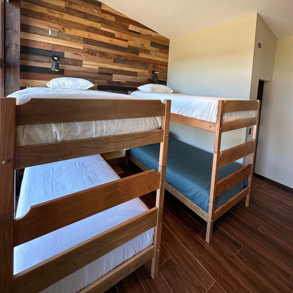 Family Suite, Multiple Beds, Balcony, Mountain View photo 3