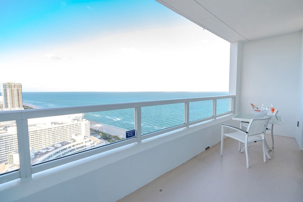 Junior Suite, 1 King Bed with Sofa bed, Balcony, Resort View