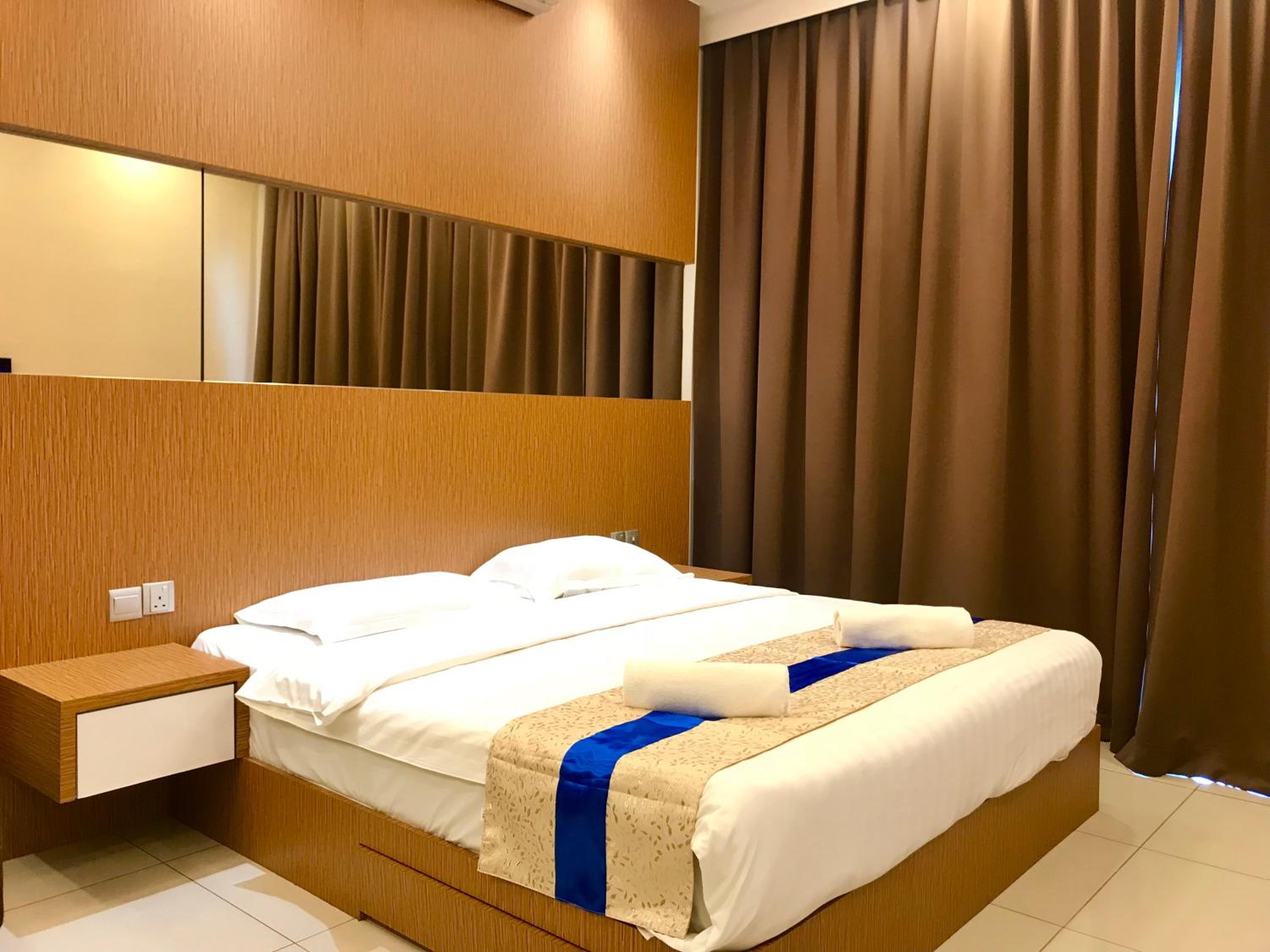 Deluxe One-Bedroom Apartment with Garden View