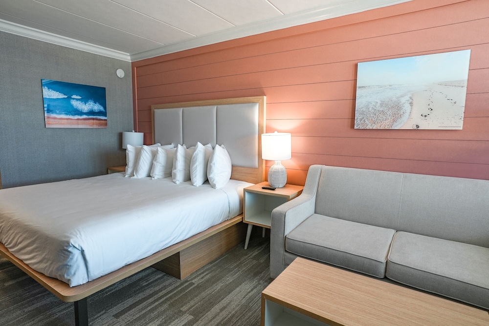 King Guest Room with Sleeper Sofa photo 3