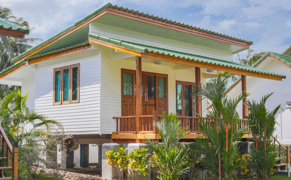 Comfort Villa, 1 King Bed with Sofa bed, Partial Ocean View, Garden Area