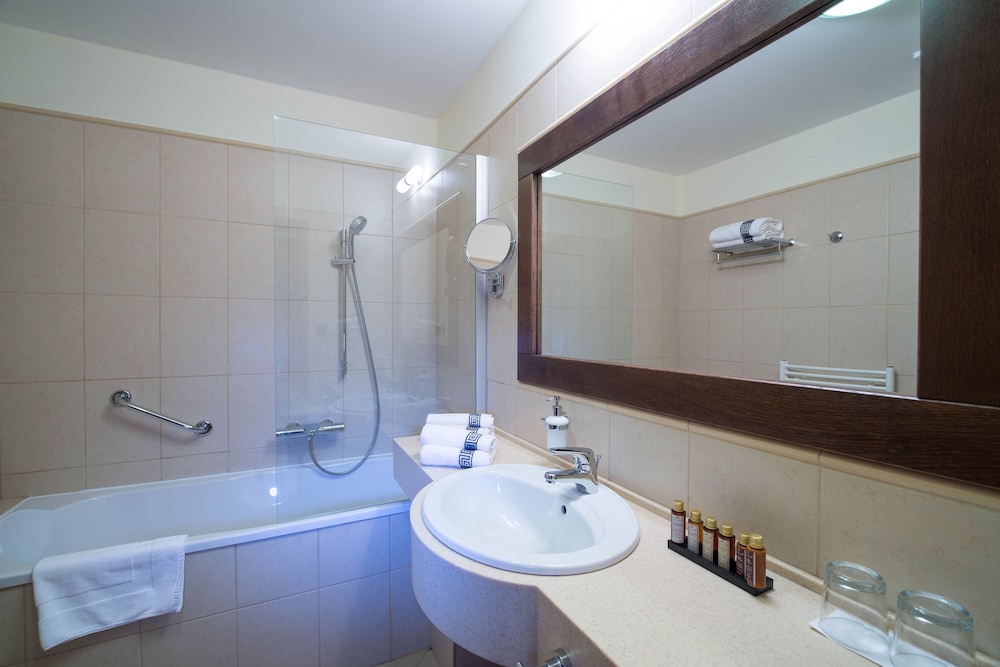 Deluxe Suite, 2 Bedrooms, Mountain View photo 2