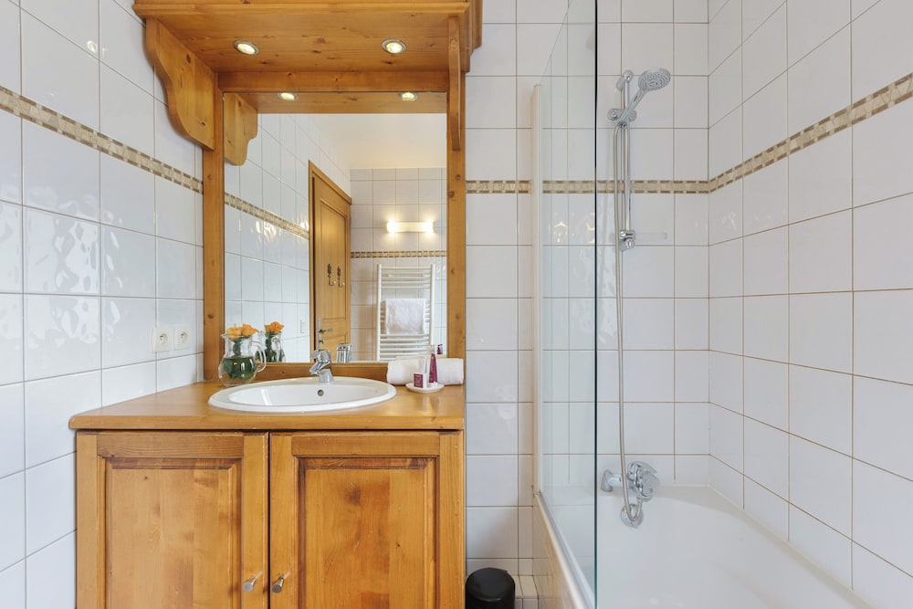 Family Apartment, Multiple Bedrooms (Vallorcine Buet 53 ski in / ski out) Family Apartment, Multiple Bedrooms (Vallorcine Buet 53 ski in / ski out)
