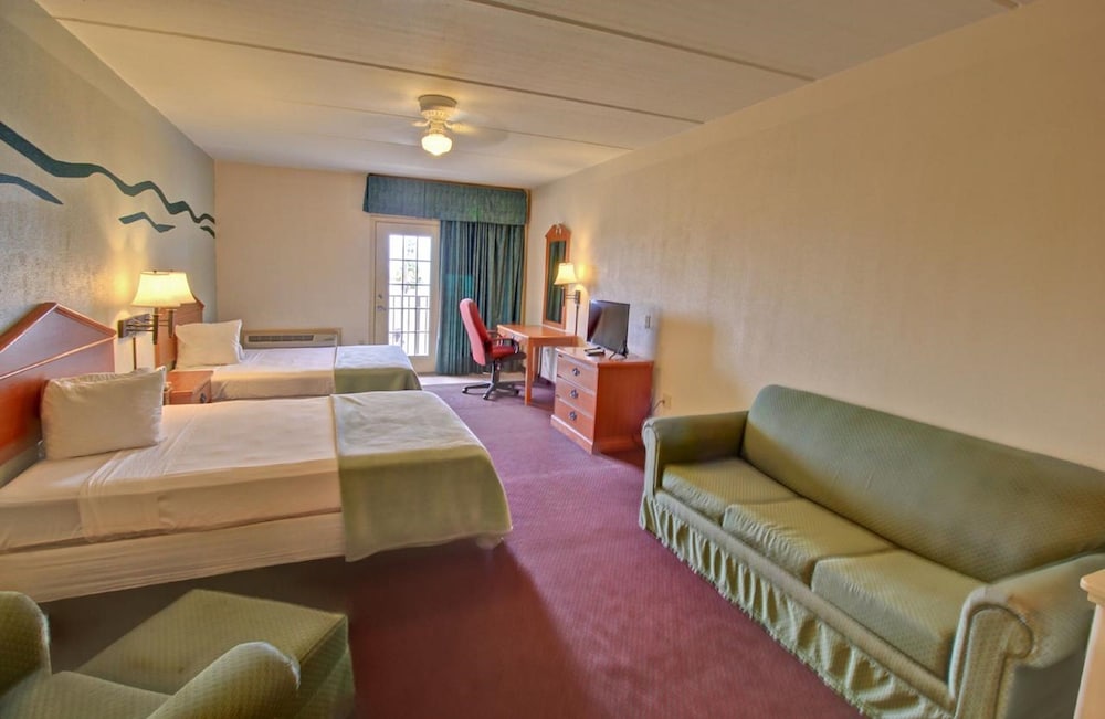 Standard Room, 2 Queen Beds, Accessible photo 2